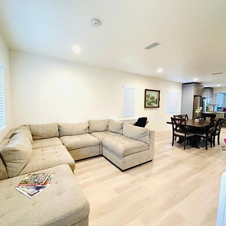 New Spacious House In Anaheim Near Disneyland-Knott In Without Backyard In The Same Lot Of 3 Separate Properties Экстерьер фото