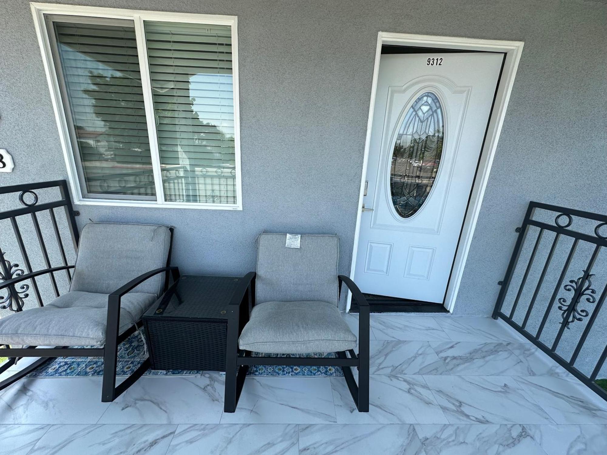 New Spacious House In Anaheim Near Disneyland-Knott In Without Backyard In The Same Lot Of 3 Separate Properties Экстерьер фото